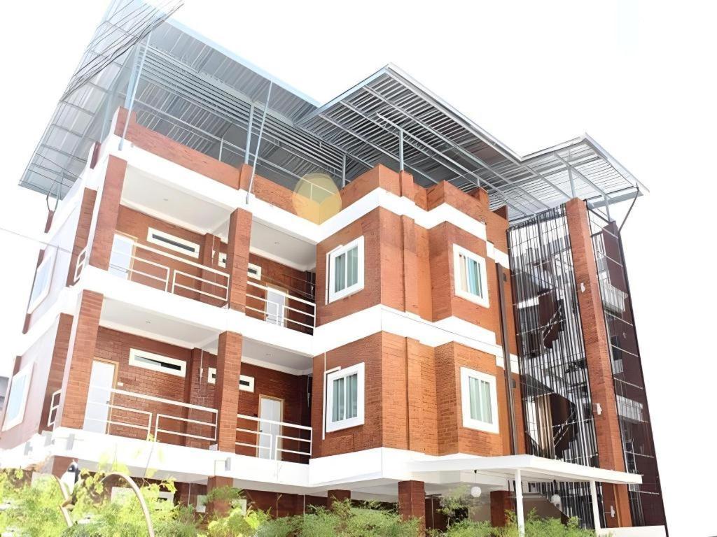 Changsova Hotel Rayong Exterior photo